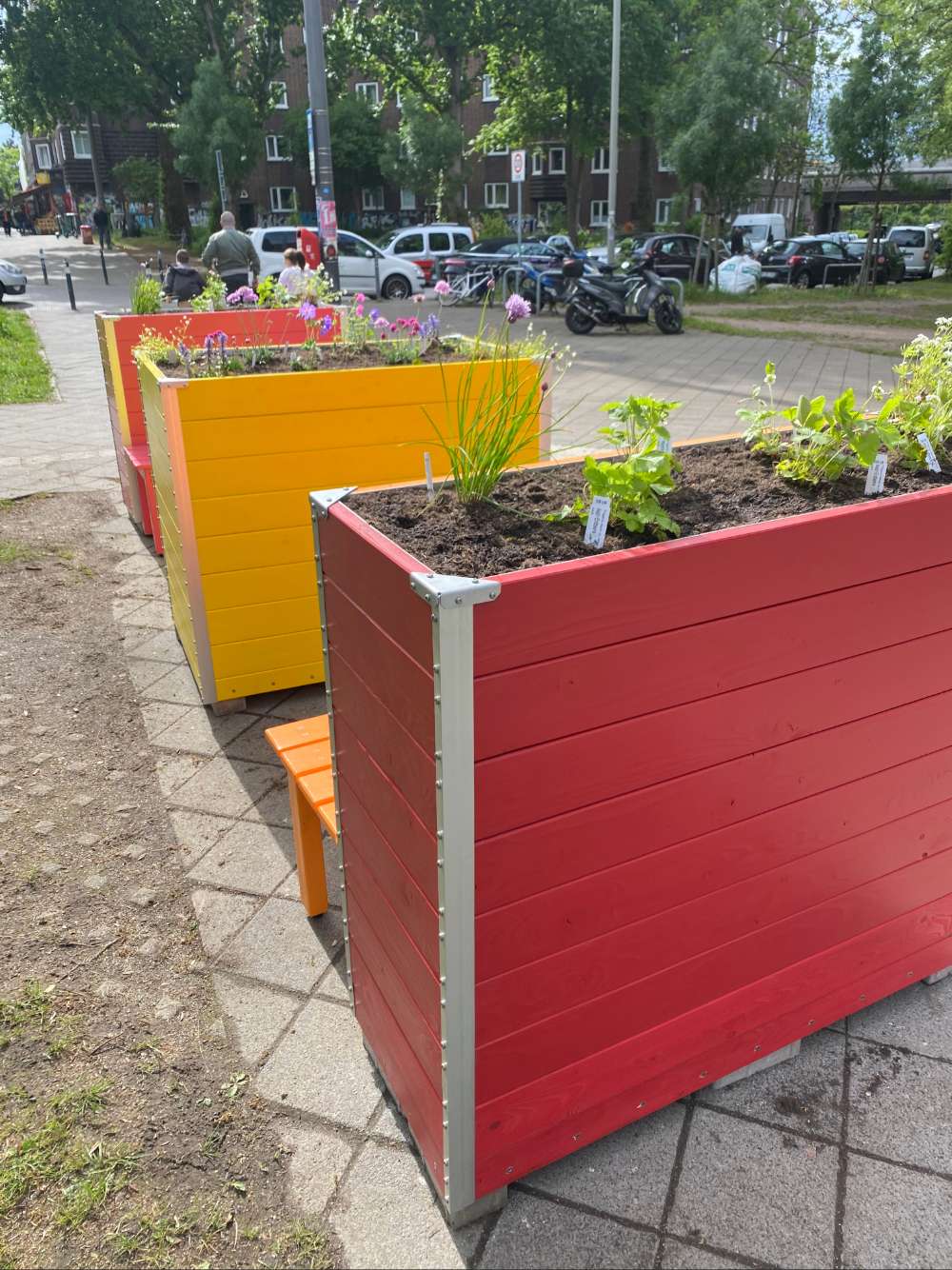 Bunte Wanderbeete werden bepflanzt – Station Veddel, Foto: Hamburger Wandergarten
